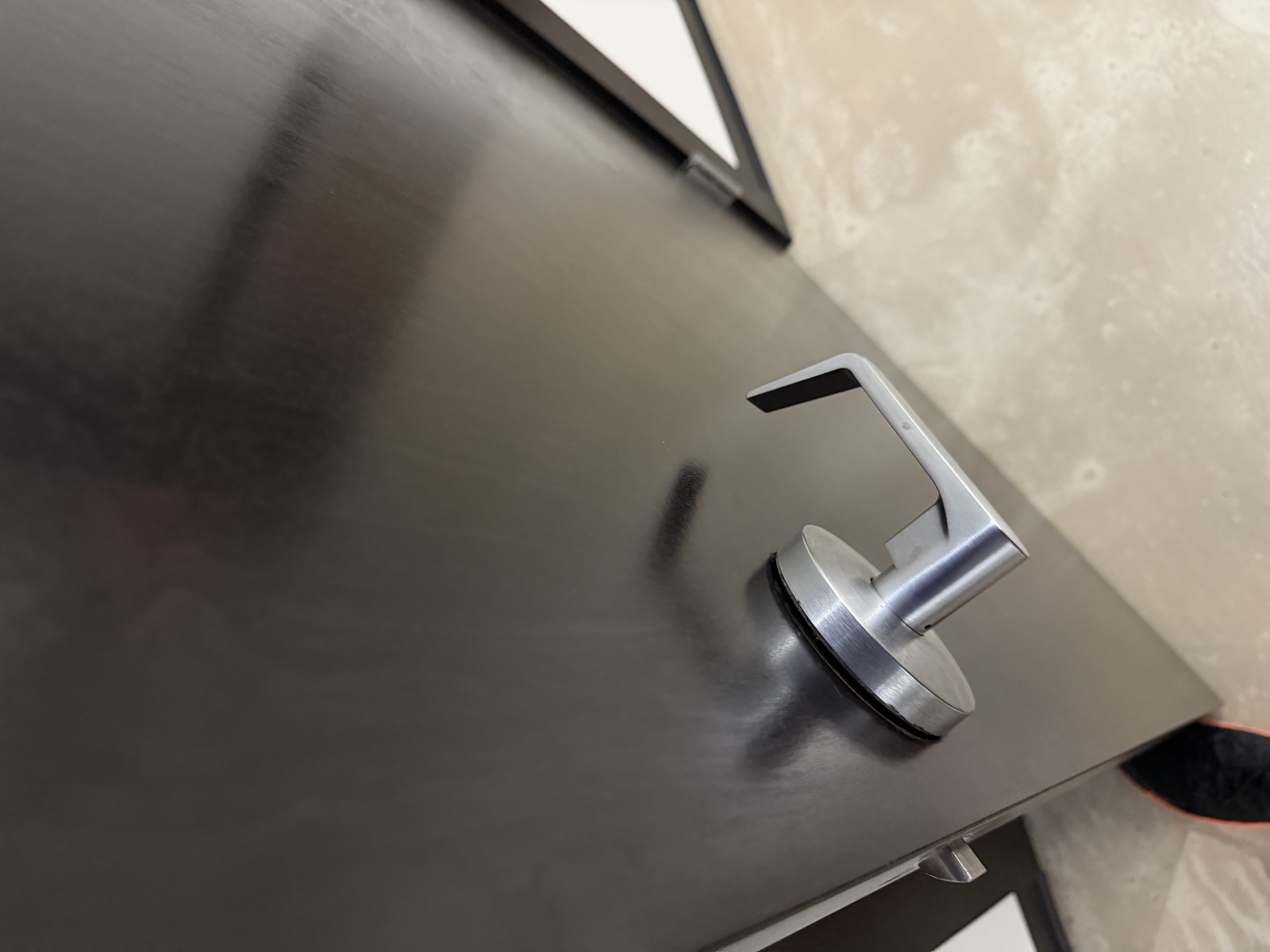 Floor 6 - Trash Room Door Handle Loose